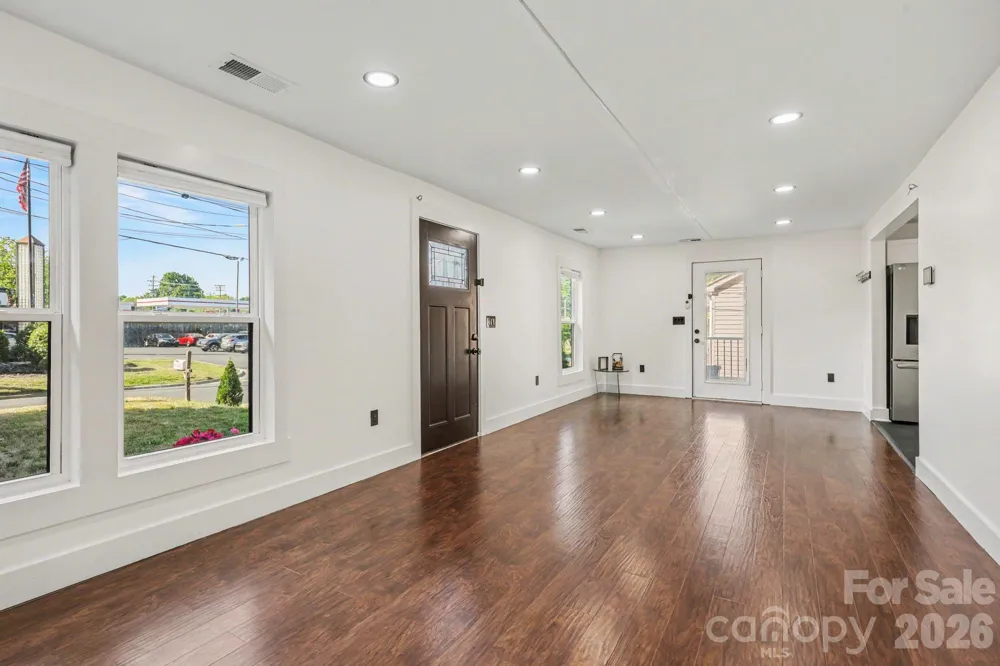 6 E Sunrise Avenue Thomasville, NC 27360
