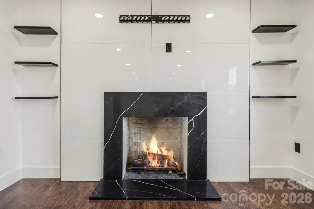 6 E Sunrise Avenue Thomasville, NC 27360