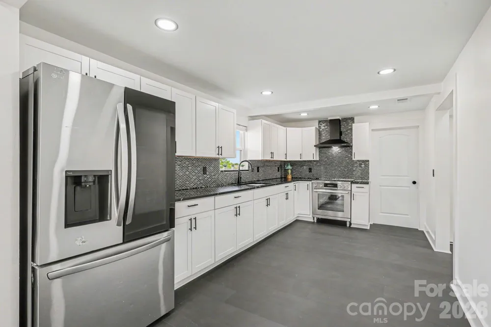 6 E Sunrise Avenue Thomasville, NC 27360