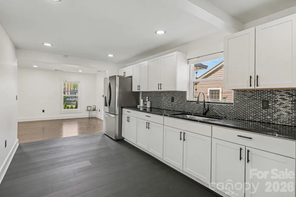 6 E Sunrise Avenue Thomasville, NC 27360