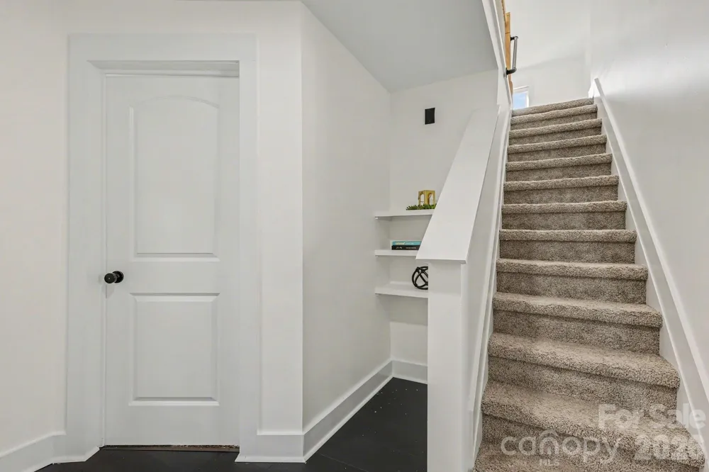 6 E Sunrise Avenue Thomasville, NC 27360