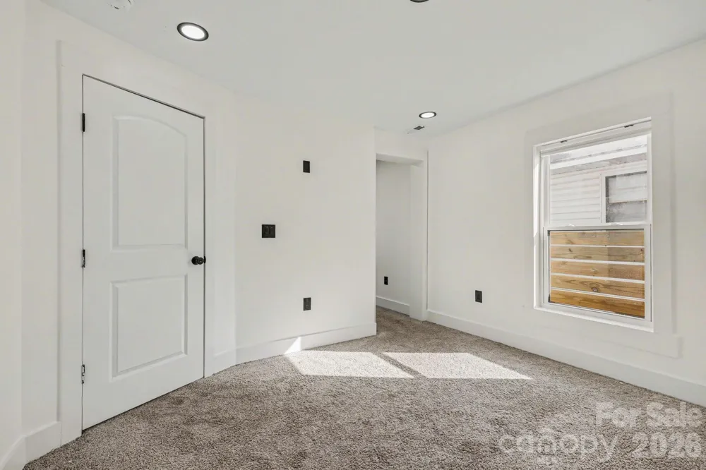 6 E Sunrise Avenue Thomasville, NC 27360