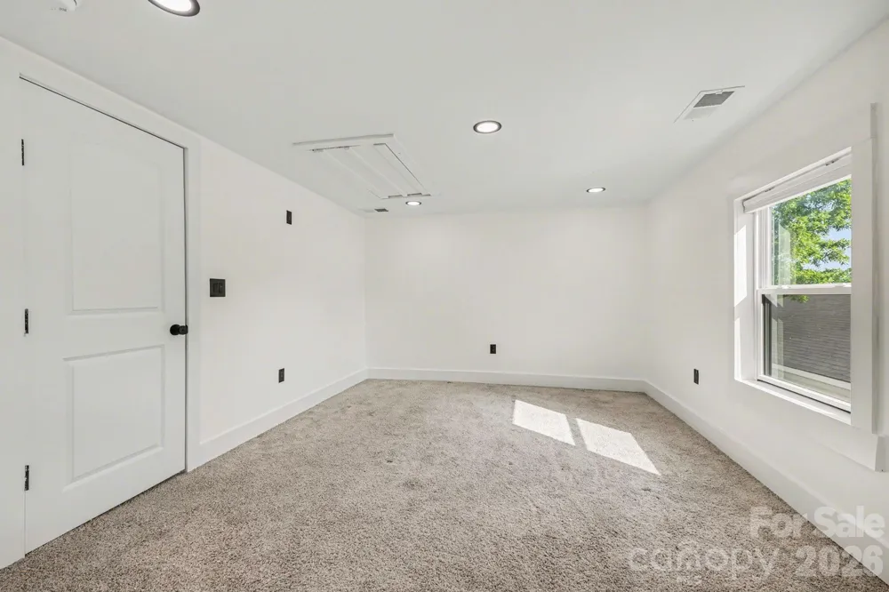 6 E Sunrise Avenue Thomasville, NC 27360