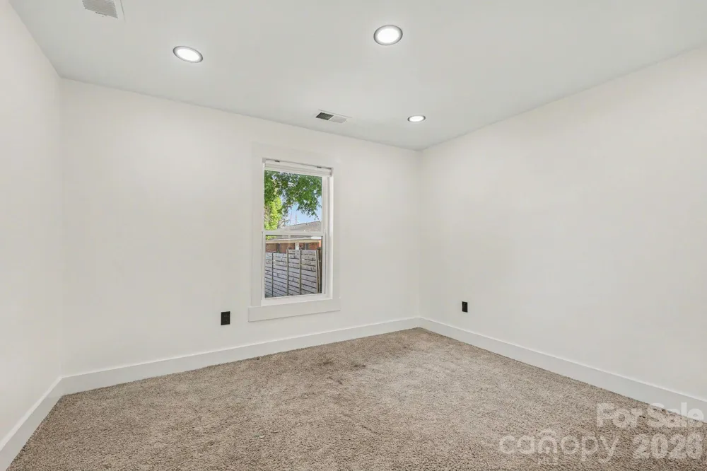 6 E Sunrise Avenue Thomasville, NC 27360