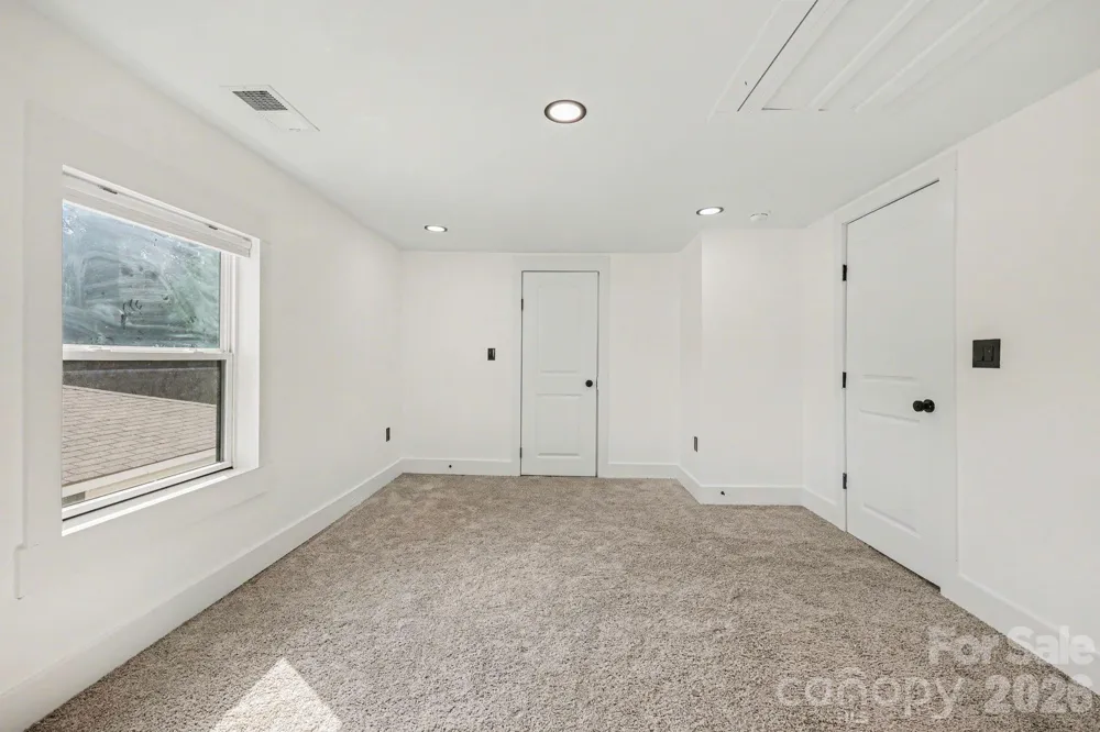 6 E Sunrise Avenue Thomasville, NC 27360