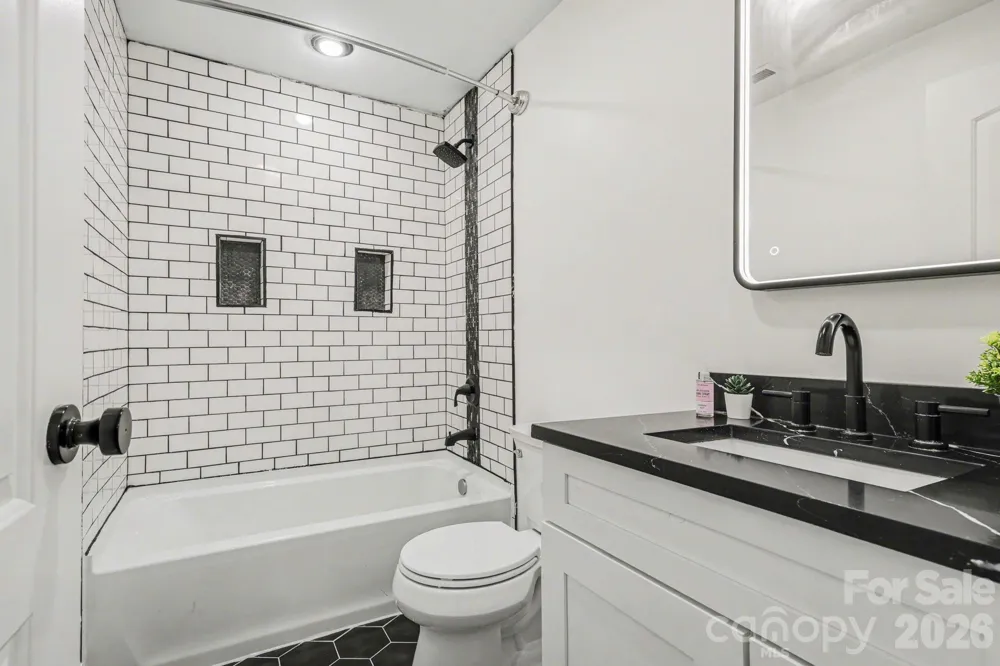 6 E Sunrise Avenue Thomasville, NC 27360