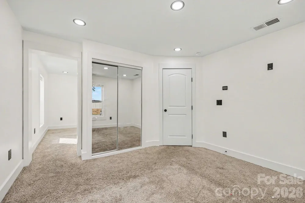 6 E Sunrise Avenue Thomasville, NC 27360