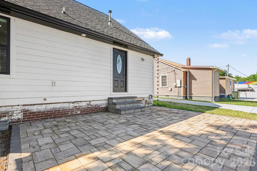 6 E Sunrise Avenue Thomasville, NC 27360