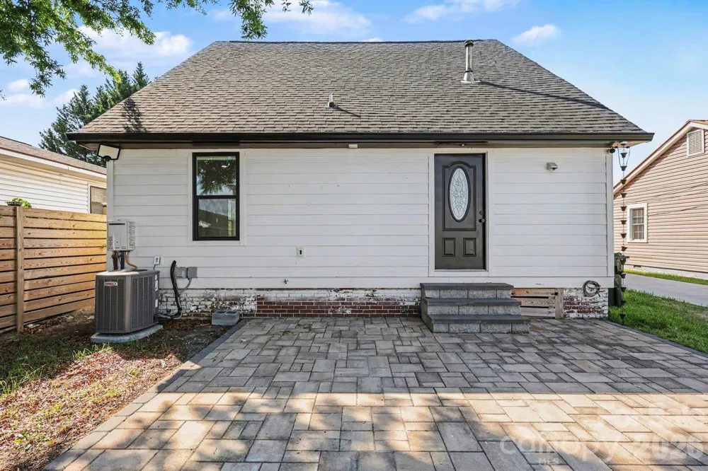 6 E Sunrise Avenue Thomasville, NC 27360