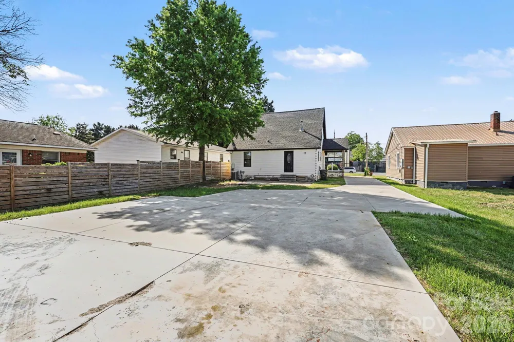 6 E Sunrise Avenue Thomasville, NC 27360
