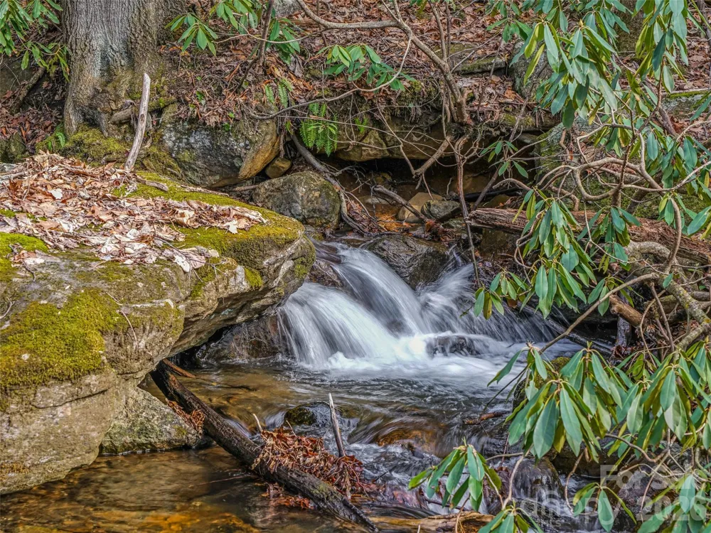 625 Cook Town Road Bakersville, NC 28705
