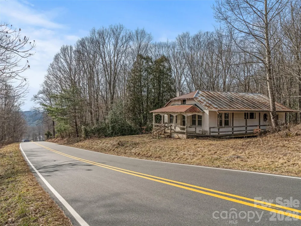 625 Cook Town Road Bakersville, NC 28705