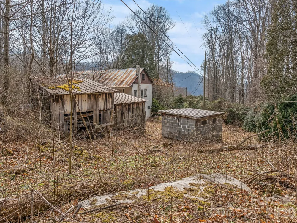 625 Cook Town Road Bakersville, NC 28705