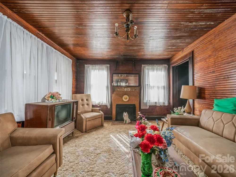 625 Cook Town Road Bakersville, NC 28705