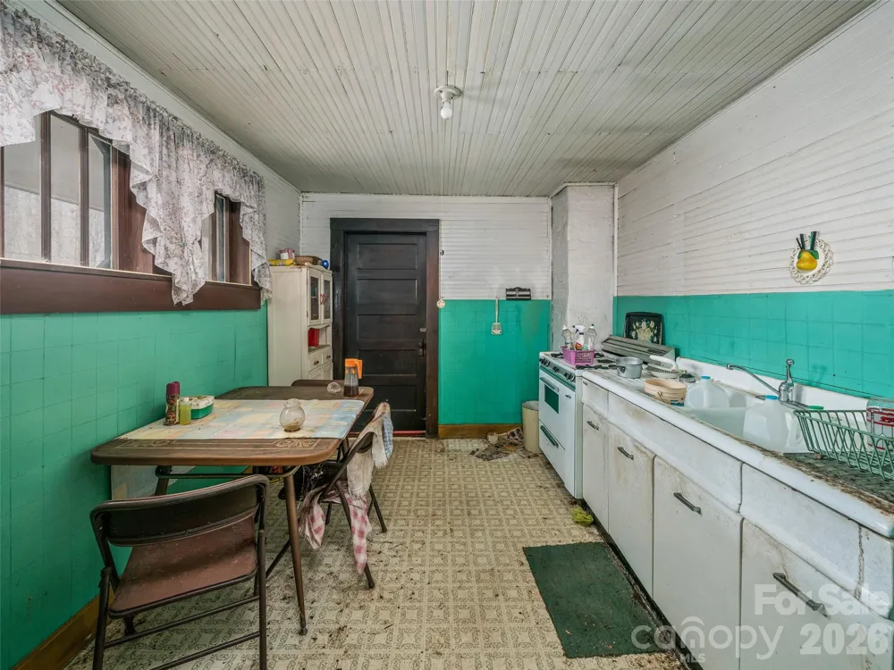 625 Cook Town Road Bakersville, NC 28705