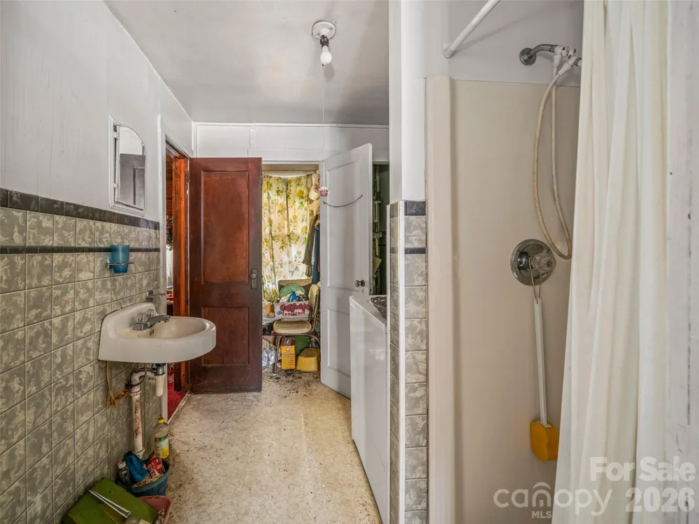 625 Cook Town Road Bakersville, NC 28705
