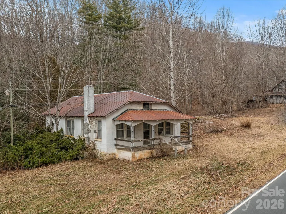 625 Cook Town Road Bakersville, NC 28705