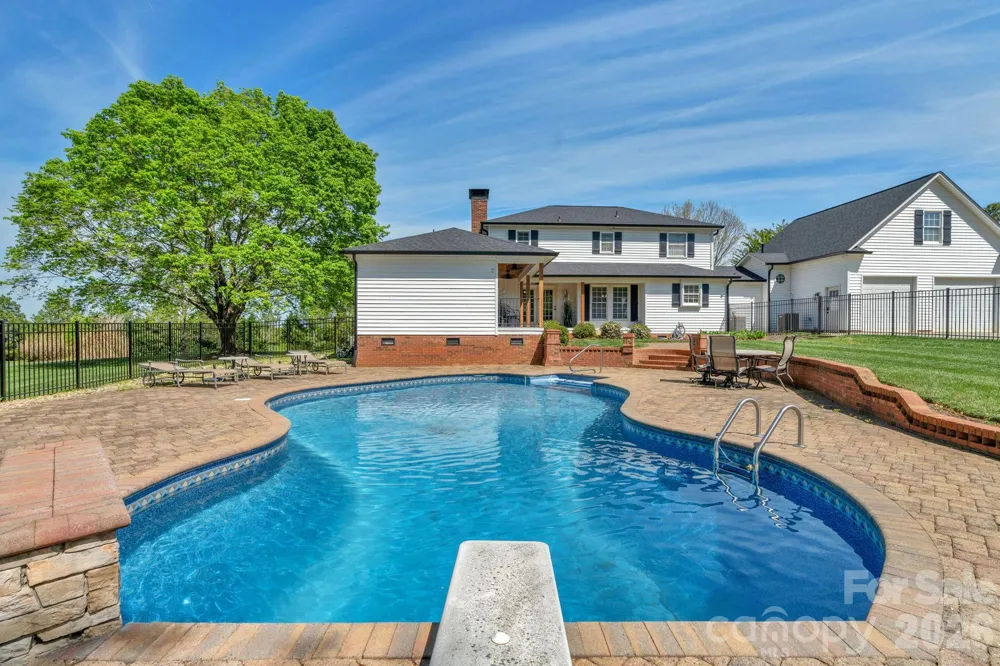 8698 Rocky River Road Harrisburg, NC 28075