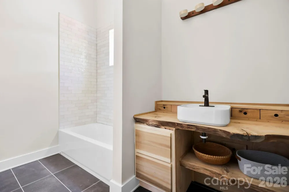 25 Fireside Drive Asheville, NC 28806