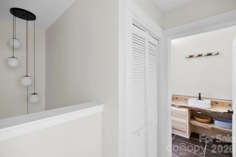 25 Fireside Drive Asheville, NC 28806