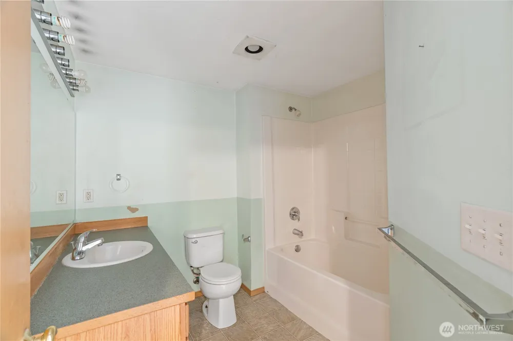 320 S 4th Street Elma, WA 98541