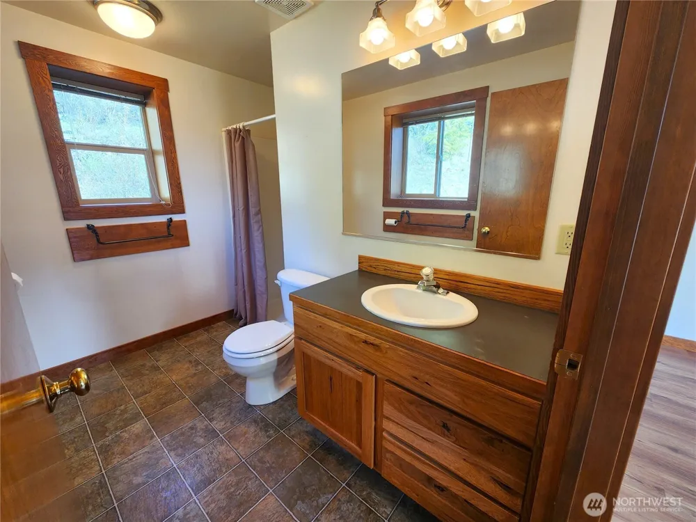 60 E Wannacut Lane Oroville, WA 98844