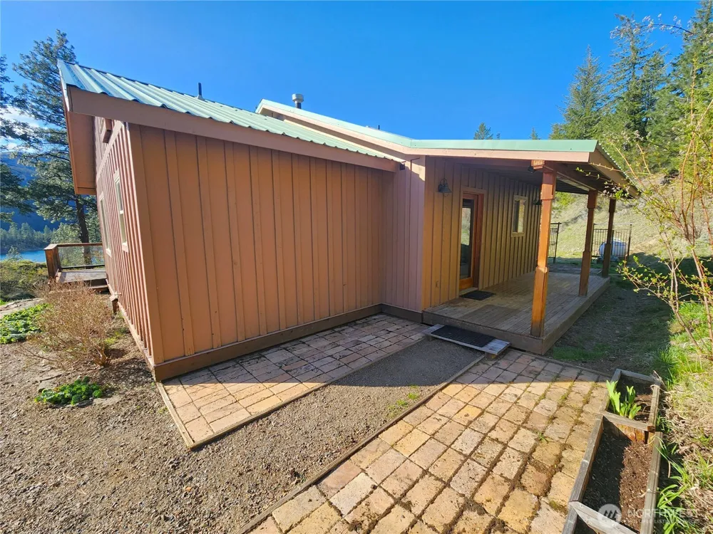 60 E Wannacut Lane Oroville, WA 98844