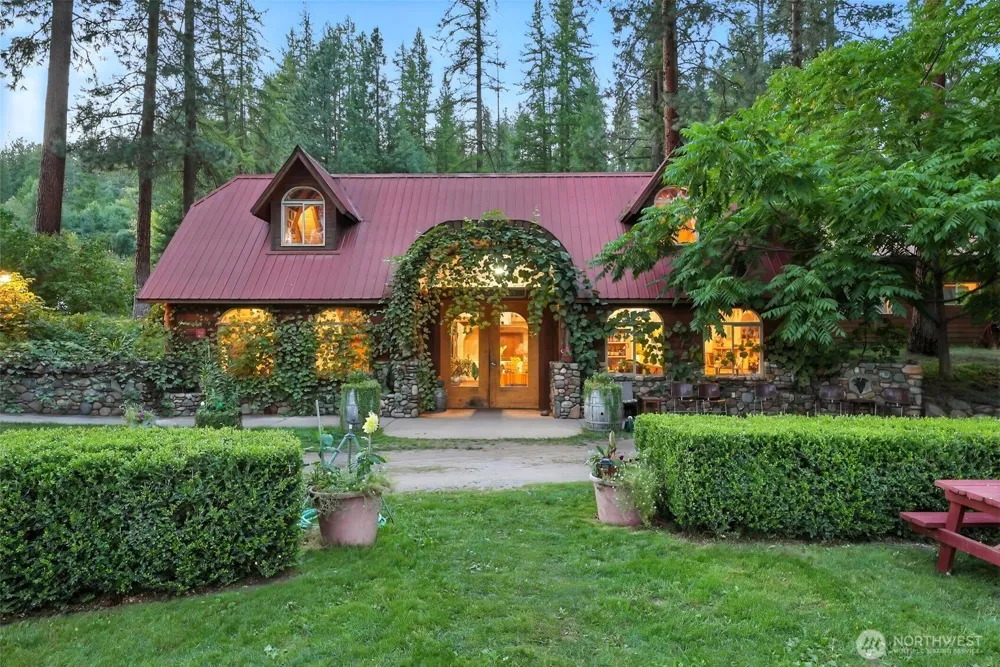 3725 Vineyard Way Kettle Falls, WA 99141