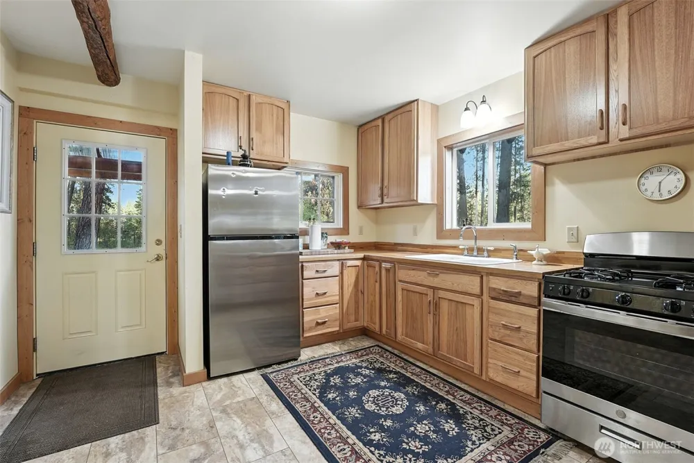 3725 Vineyard Way Kettle Falls, WA 99141