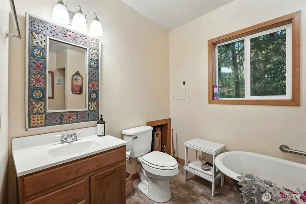 3725 Vineyard Way Kettle Falls, WA 99141