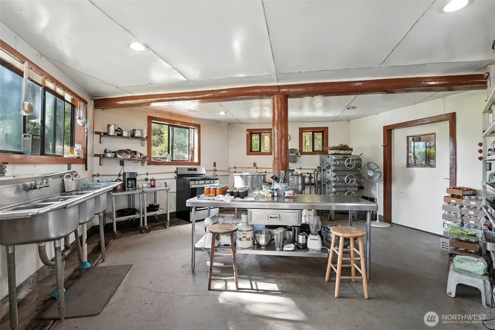 3725 Vineyard Way Kettle Falls, WA 99141