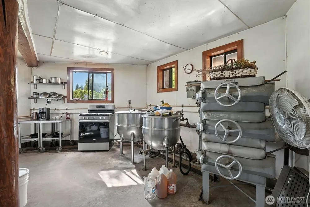 3725 Vineyard Way Kettle Falls, WA 99141