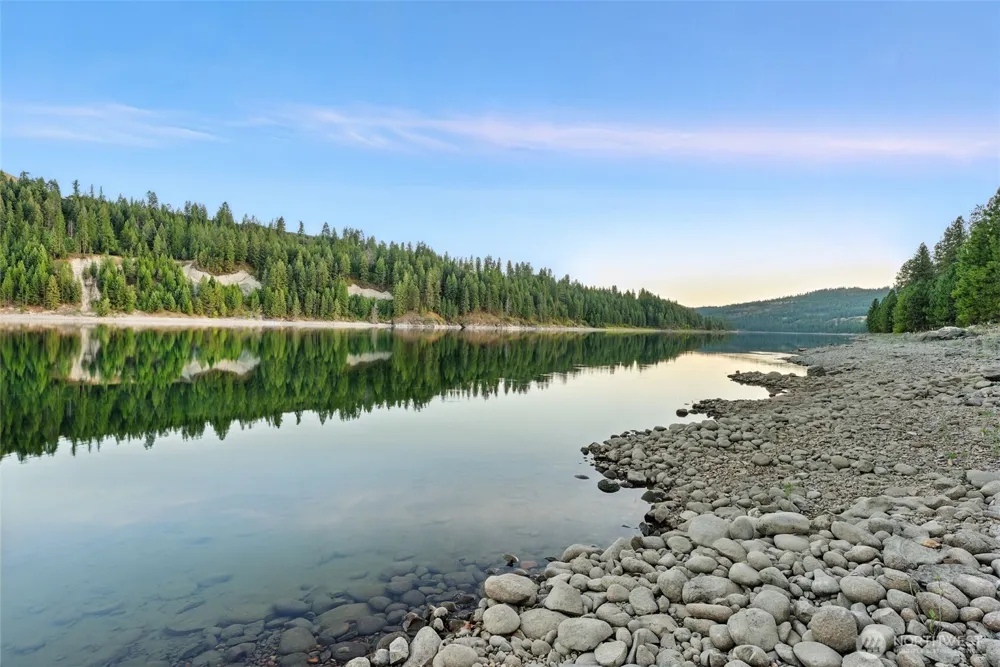 3725 Vineyard Way Kettle Falls, WA 99141