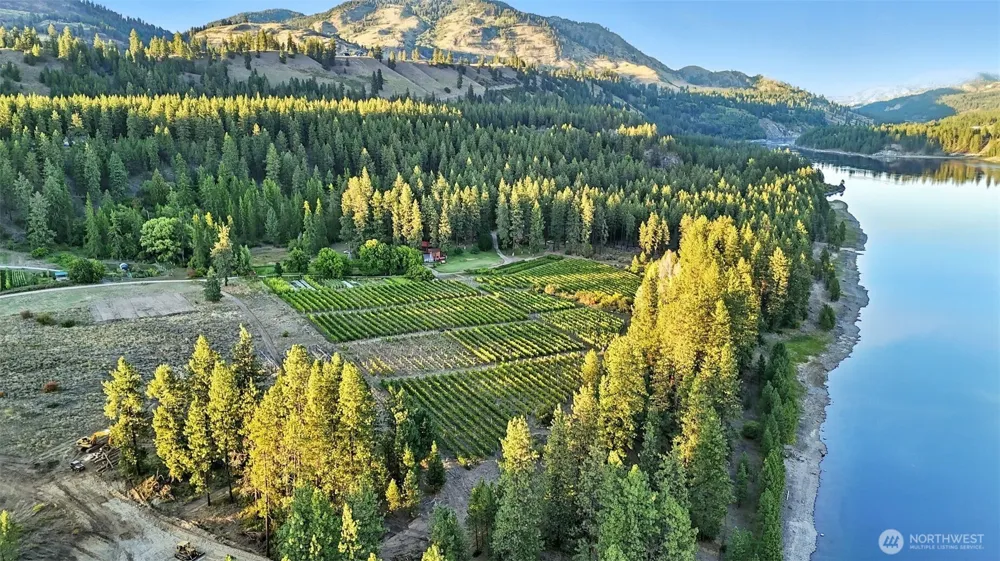 3725 Vineyard Way Kettle Falls, WA 99141