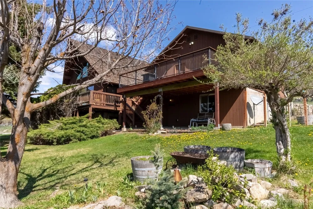 417 Perry Street Winthrop, WA 98862