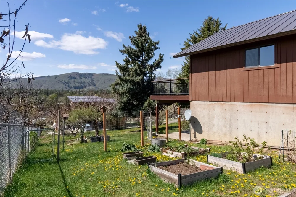 417 Perry Street Winthrop, WA 98862