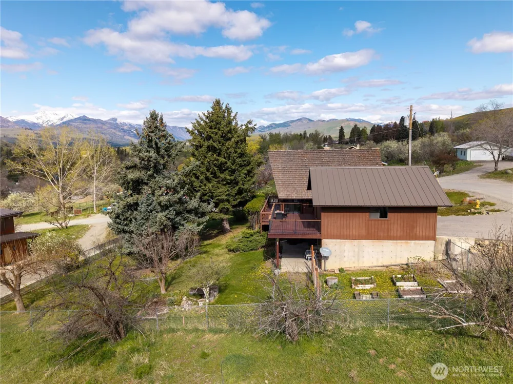 417 Perry Street Winthrop, WA 98862