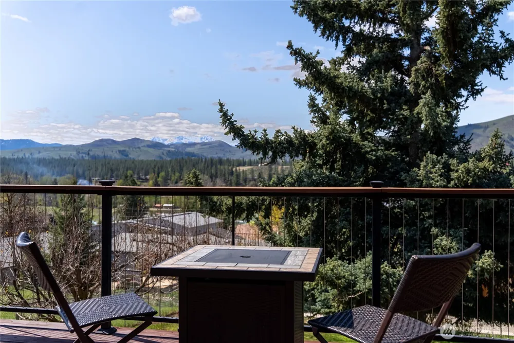 417 Perry Street Winthrop, WA 98862