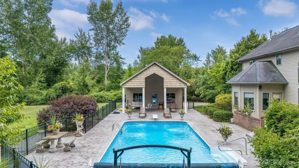 1238 W Center Road Hampton Charter Township, MI 48732