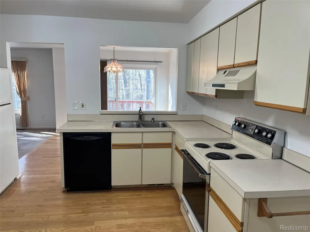 6768 Tanglewood Waterford Charter Township, MI 48327