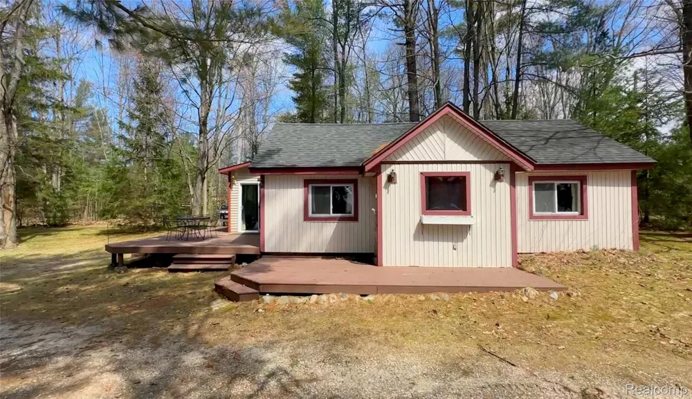 5089 Cottage Dr SE Drive SE Orange Township, MI 49646