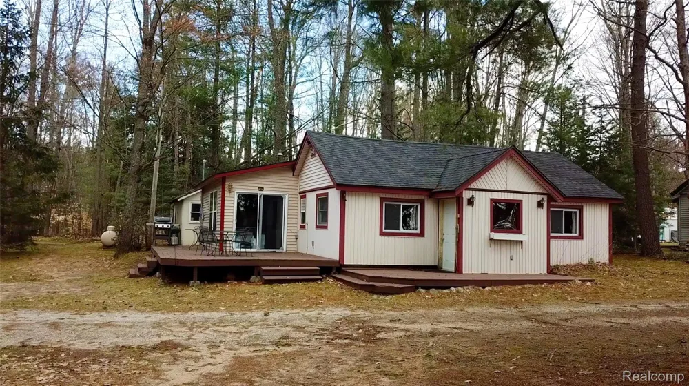 5089 Cottage Dr SE Drive SE Orange Township, MI 49646