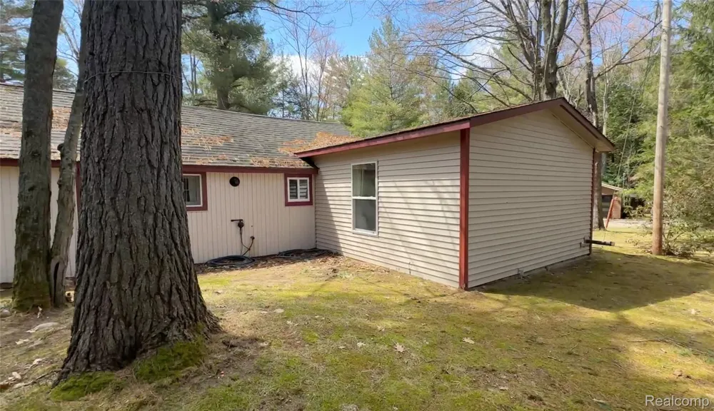 5089 Cottage Dr SE Drive SE Orange Township, MI 49646