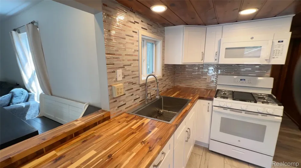 5089 Cottage Dr SE Drive SE Orange Township, MI 49646