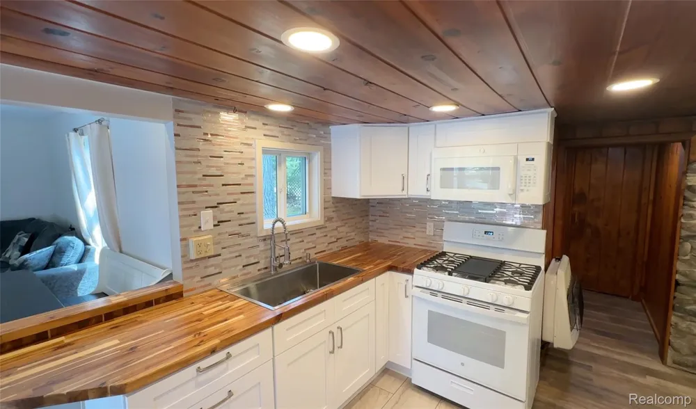 5089 Cottage Dr SE Drive SE Orange Township, MI 49646