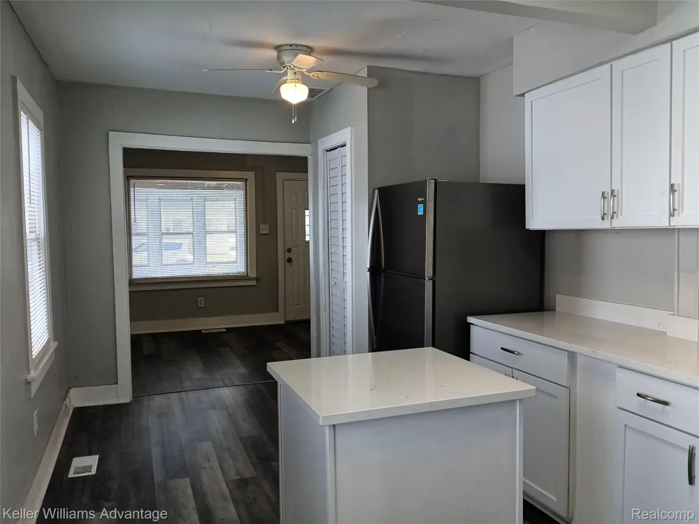 15345 Sumner Redford Charter Township, MI 48239