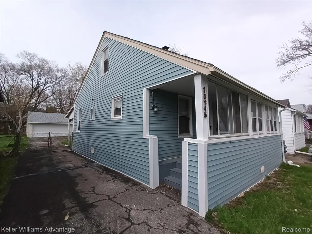 15345 Sumner Redford Charter Township, MI 48239