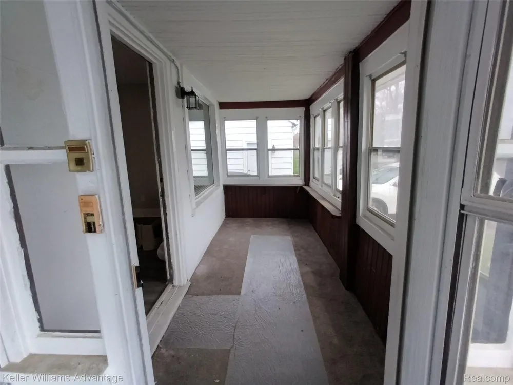 15345 Sumner Redford Charter Township, MI 48239