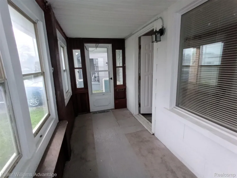 15345 Sumner Redford Charter Township, MI 48239