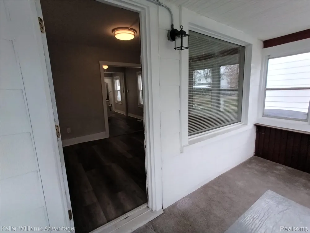 15345 Sumner Redford Charter Township, MI 48239
